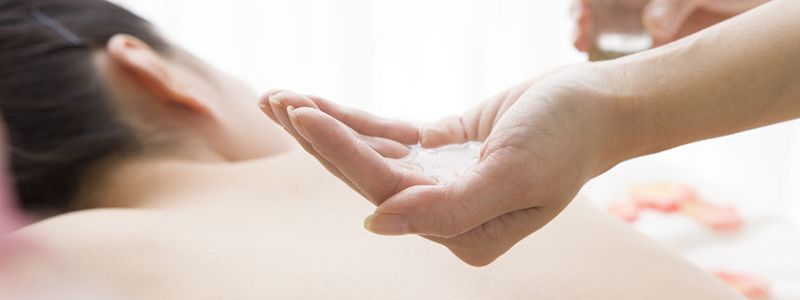 masaje-aceite-aromatico masaje-aceite-aromatico